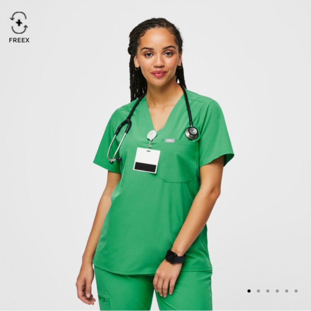 FIGS FREEx Scrub Set, Safety Green